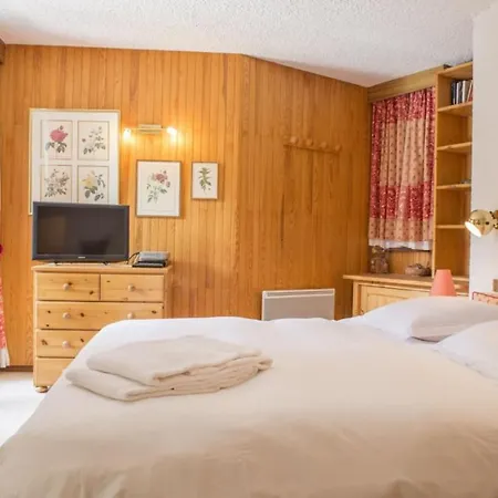 Charming In 1850 Courchevel